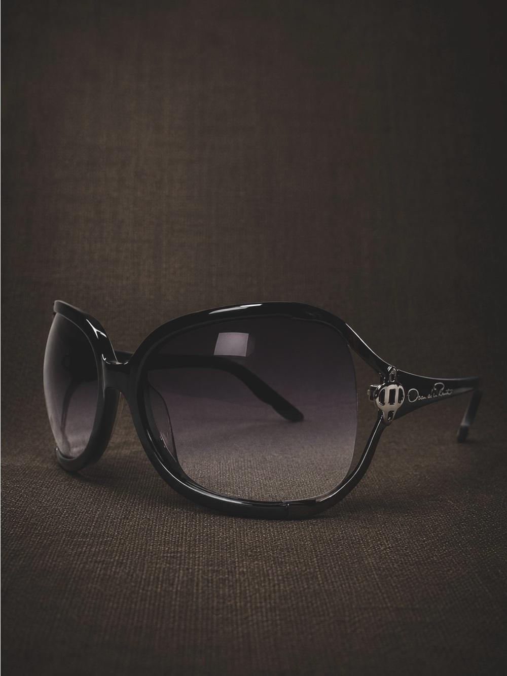 Oscar de la Renta Black Oversized Sunglasses | Round Frame